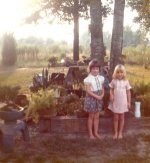 Cheryl-Tracy-Sept-1975-Cheryl's-yard.jpg