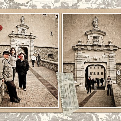 Castle trip - posing at the gate
