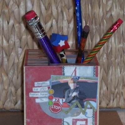 Hybrid Pencil Holder Memory Cube