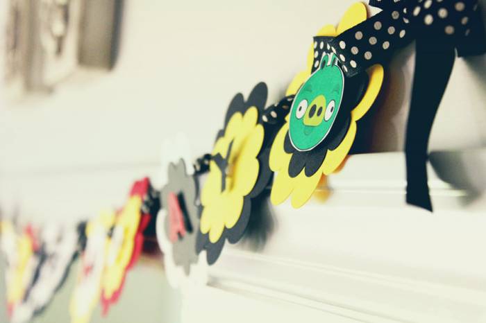 Angry Birds Birthday Banner {hybrid}
