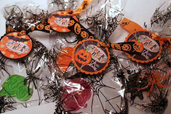 quick hybrid halloween tags